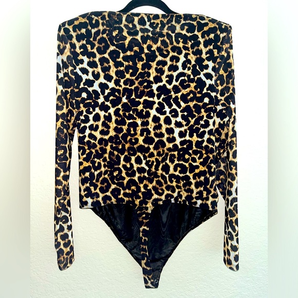 Good American Leopard long sleeve bodysuit size 4 with shoulder pads - Picture 2 of 3